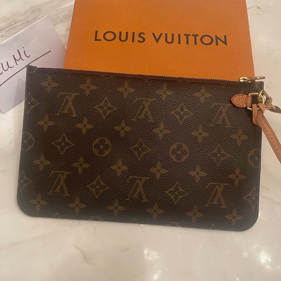 louis vuitton - Picture 10 of 10